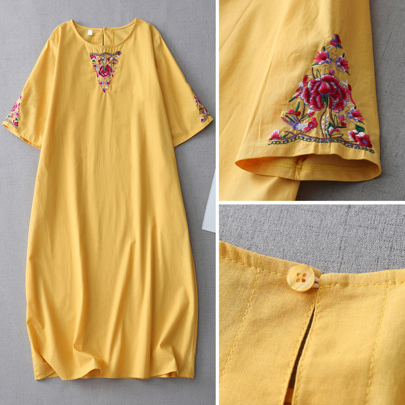 圓領刺繡連衣裙